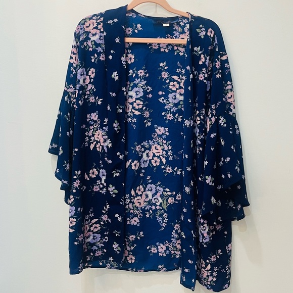 Blue Rain Tops - Blue Rain boutique Floral Kimono blue floral size small